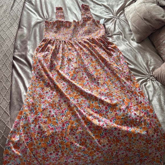 Old Navy Fit & Flare Smocked Midi Dress - NWT - Picture 2 of 4